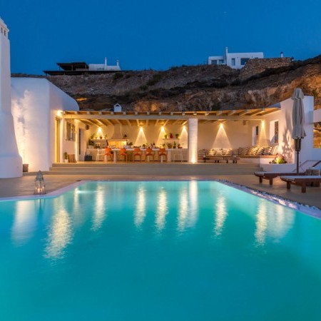 luxurious villa in Mykonos