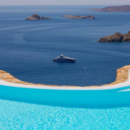 infinity pool of villa de l'arc Mykonos