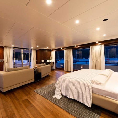 cabin for 2 charter guests