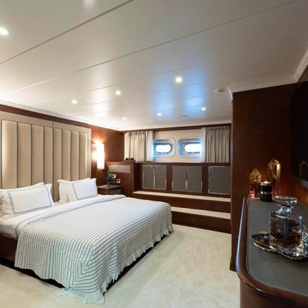 cabin for 2 charter guests