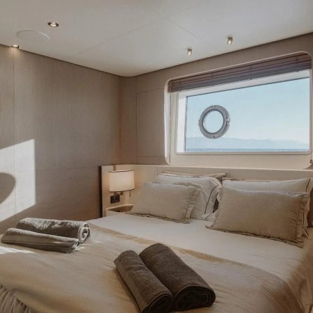 cabin for 2 charter guests