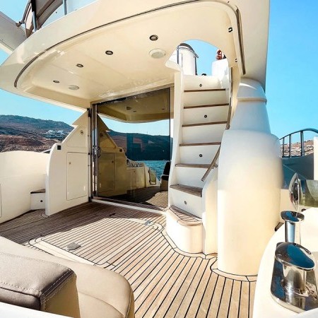 deck and staircase to flybridge