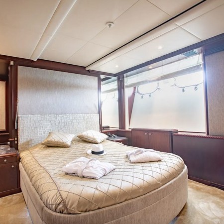 double cabin for 2 charter guests