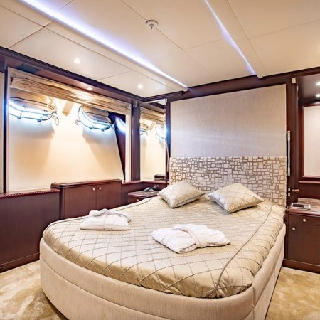 double cabin for 2 charter guests