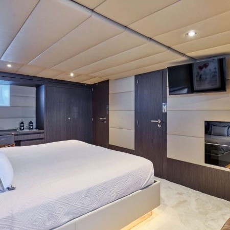 cabin for 2 charter guests