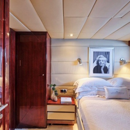 cabin for 2 charter guests