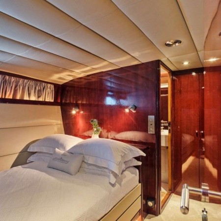 cabin for 2 charter guests