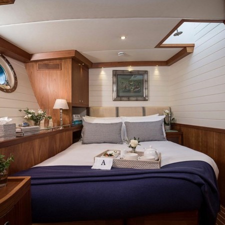 double cabin for 2 charter guests