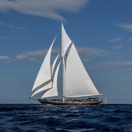 side view of Alexa of London sailing yacht