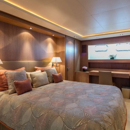 double cabin for 2 charter guests