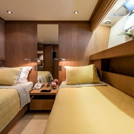 twin cabin for 2 charter guests