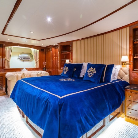 double cabin for 2 charter guests