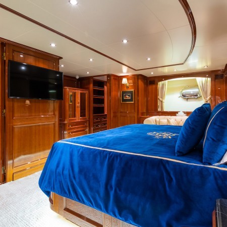 double cabin for 2 charter guests