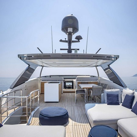 flybridge on Aman yacht