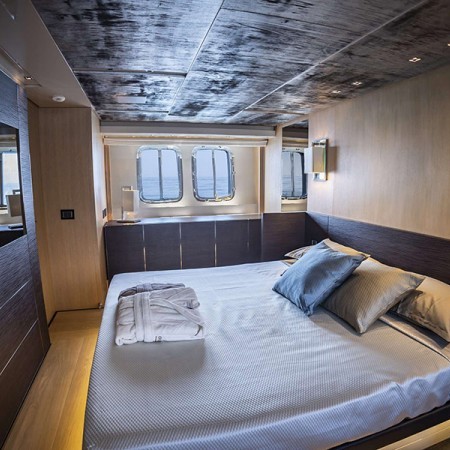 cabin for 2 charter guests