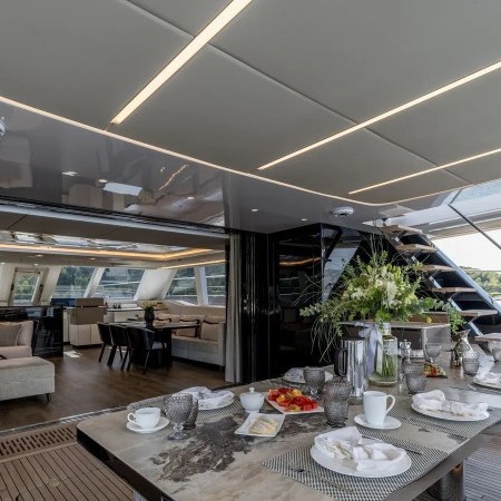 alfresco dining on Amileo yacht