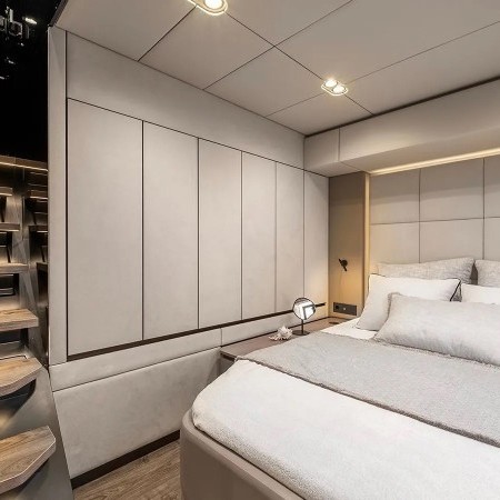 cabin for 2 charter guests