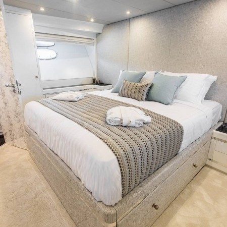 cabin for 2 charter guests