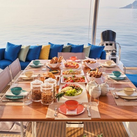 Aphaea deck dining