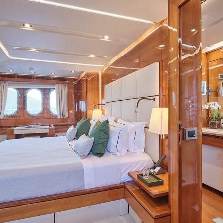 Couach yacht charter Apmonia