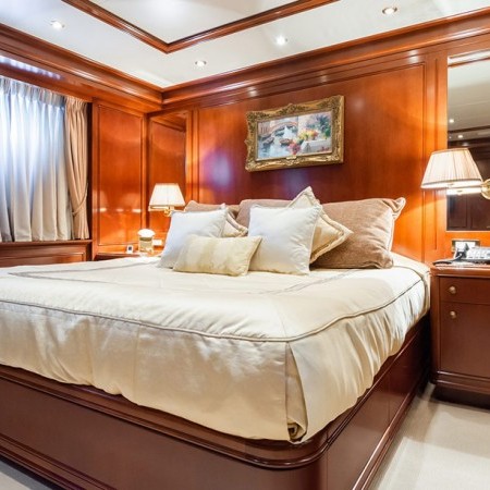 cabin for 2 charter guests