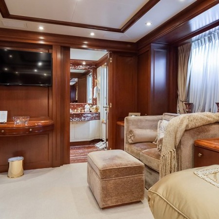 cabin for 2 charter guests