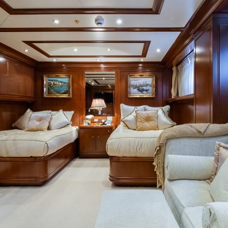 twin cabin for 2 charter guests