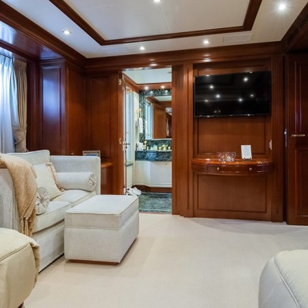 cabin for 2 charter guests