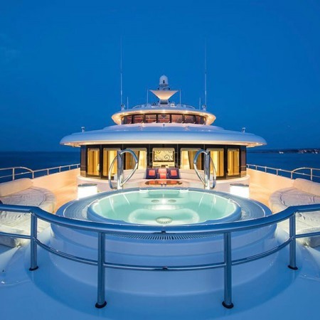 Arience yacht Jacuzzi