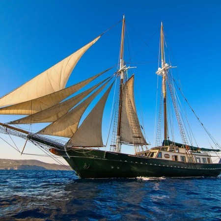 Arktos sailing yacht charter in Greece