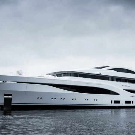 side view of Arrow superyacht