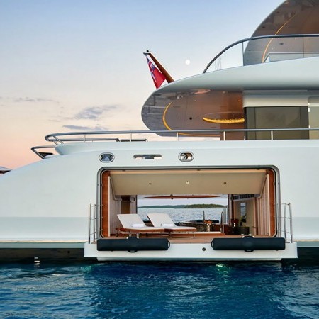 side view of Arrow superyacht