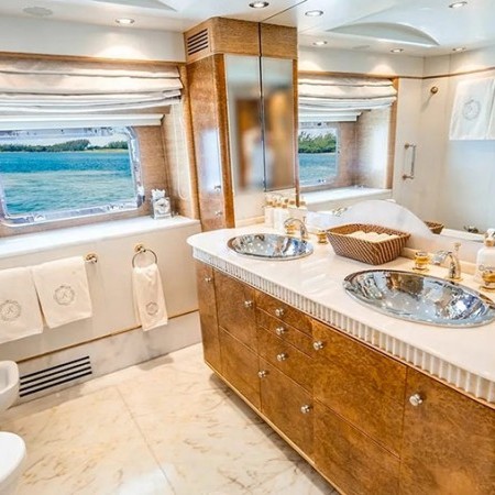 luxurious bathroom