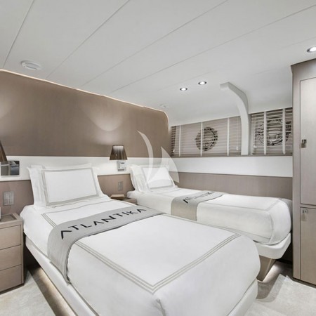twin cabin for 2 charter guests