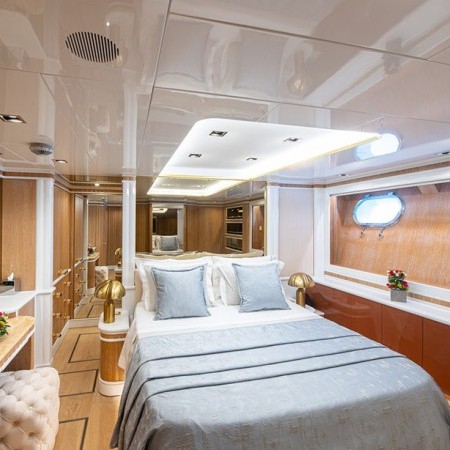 cabin for 2 charter guests