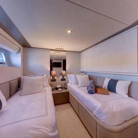 twin cabin for 2 charter guests