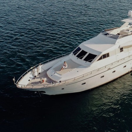 Beyond yacht charter Versilcraft