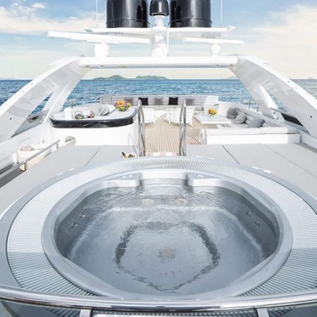 Bliss yacht Jacuzzi