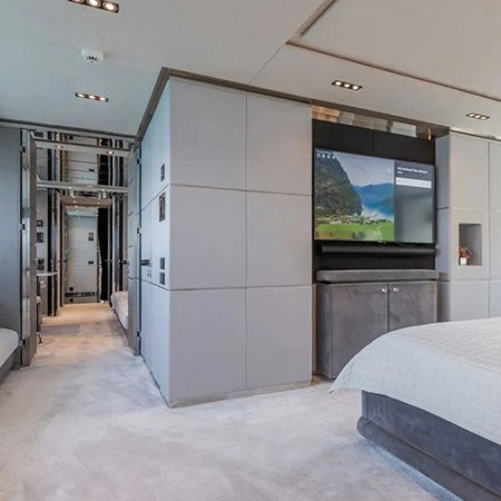 Master cabin on Bliss yacht