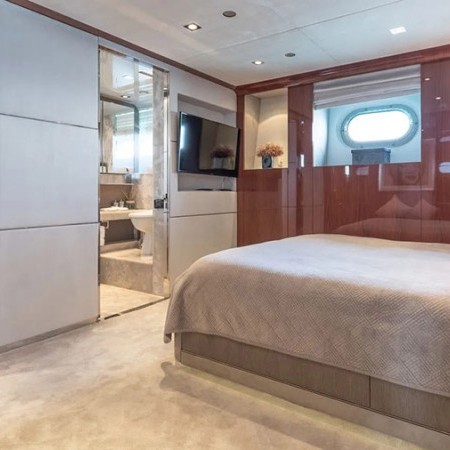 cabin for 2 charter guests