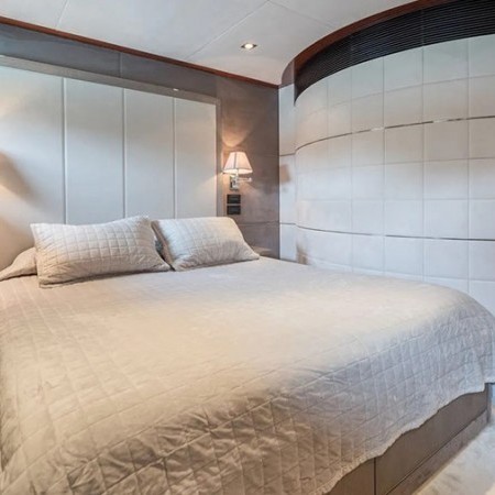 Bliss yacht charter guest cabin