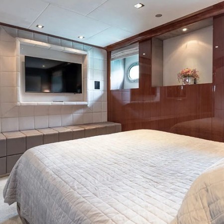 Bliss yacht charter guest cabin