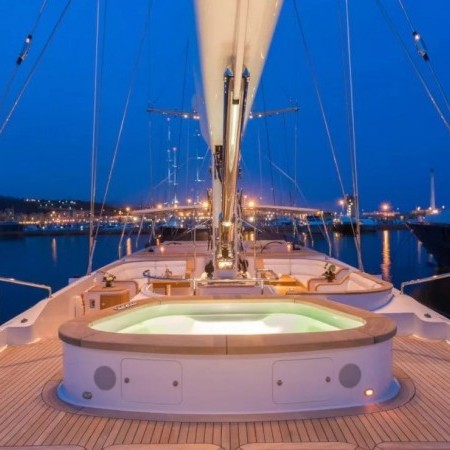 Burrasca sailing yacht Jacuzzi