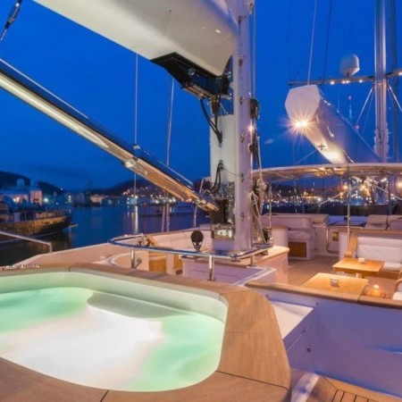 Burrasca yacht Jacuzzi