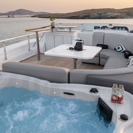 yacht with Jacuzzi in Mykonos