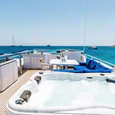 cantieri di pisa 92 yacht charter daily Mykonos