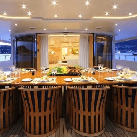 deck dining at Capri I yacht