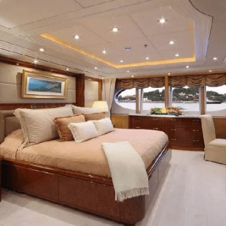 double cabin for 2 charter guests