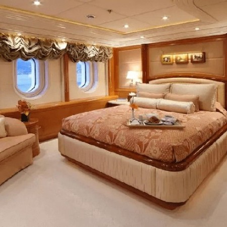 double cabin for 2 charter guests