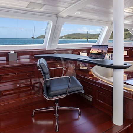 Cavallo yacht charter